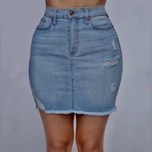 Fashion Nova curvy jean skirt